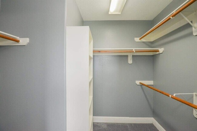 Building Photo - 8755 Thistlemoor Ln