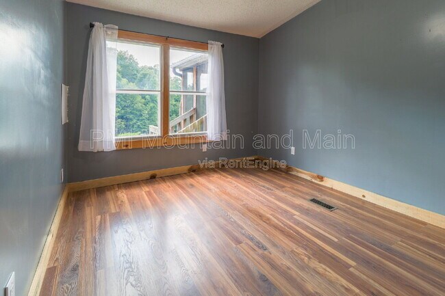 Building Photo - 3113 Revere Rd