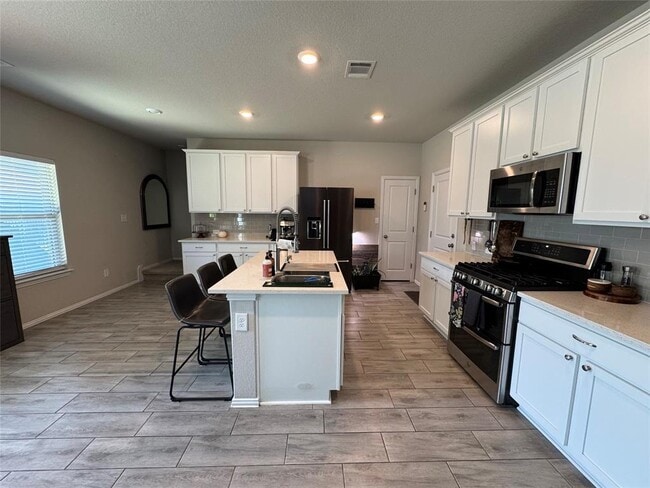 Building Photo - 247 Simon