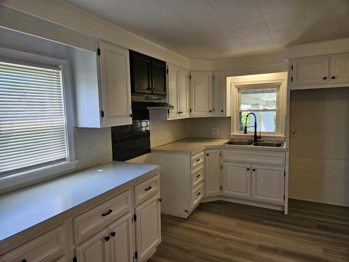 Kitchen - 1801 Sandwith Ave SW