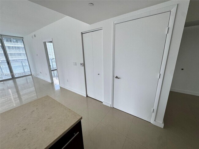 Building Photo - 495 Brickell Ave