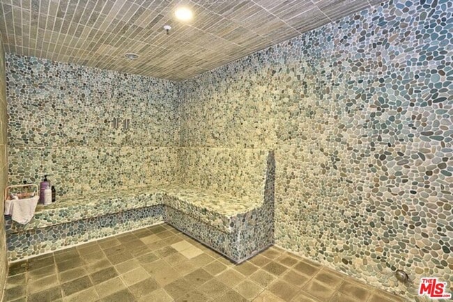 Building Photo - 3223 W 6th St