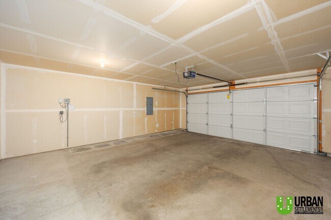 Building Photo - Single Story home with 2 bed and office fo...