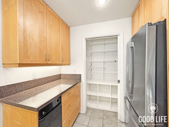 Building Photo - STUNNING 2 BED/2 BATH CONDO AVAILABLE IN THE DISCOVERY BUILDING IN CORTEZ HILL!