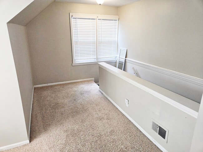 Building Photo - 3018 Guilford Dr