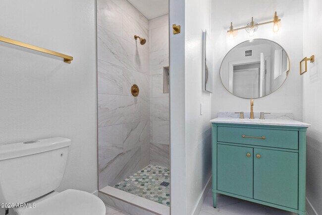 Building Photo - 2111 S River Dr