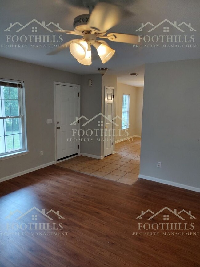 Building Photo - 3-Bedroom Home with Scenic Views in Pendle...