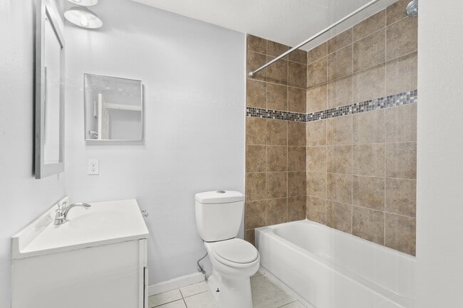 Building Photo - 6548 Swissco Dr