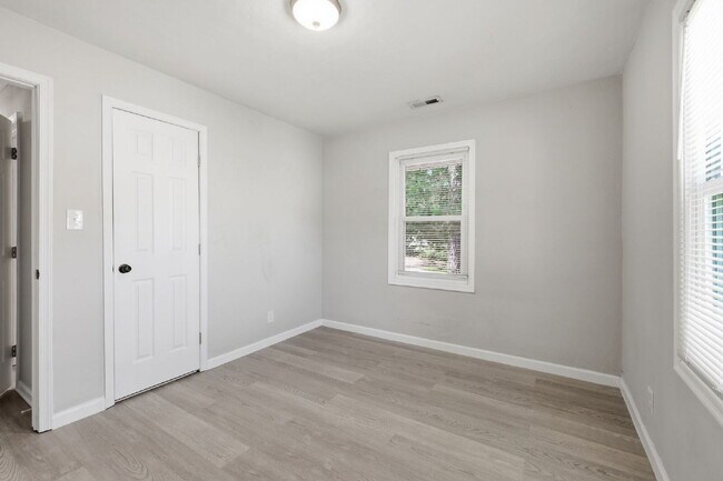 Building Photo - Updated Ranch with Garage, Fenced Yard & One-Level Living