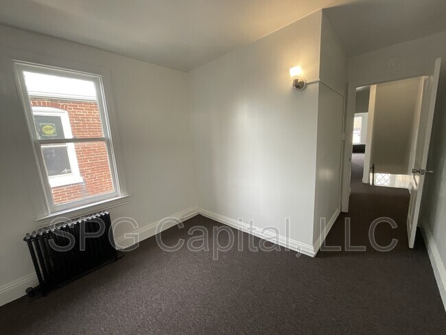 Building Photo - 730 W Mason Ave