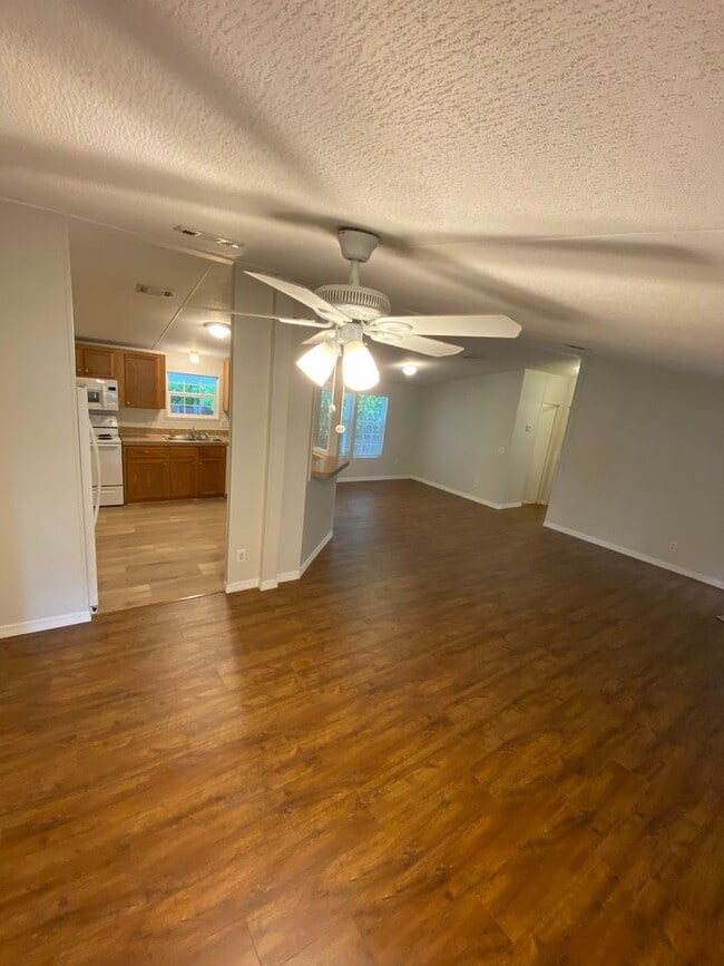 Building Photo - 3x2 Home with Great Schools!