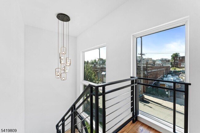 Building Photo - 246 Cortlandt St