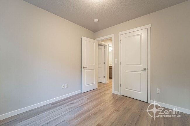 Building Photo - 4916 NE 2nd Ct