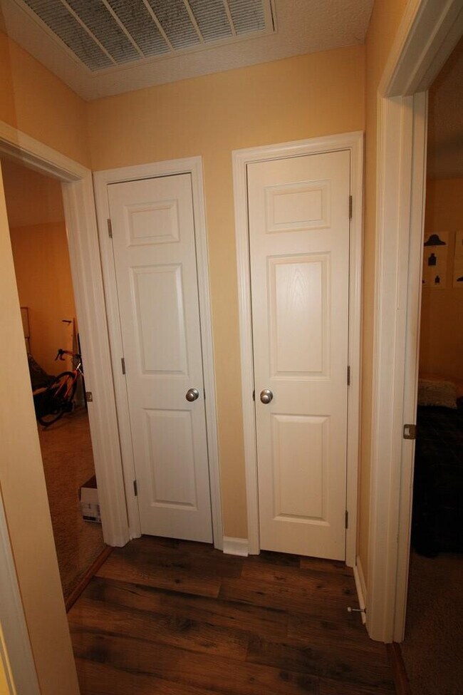 Building Photo - 2160 Waterwheel Dr