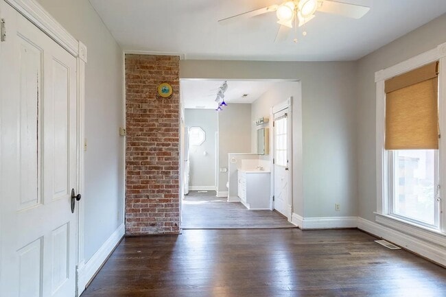 Building Photo - Very Spacious 2 Bed 2.5 Bath Home!