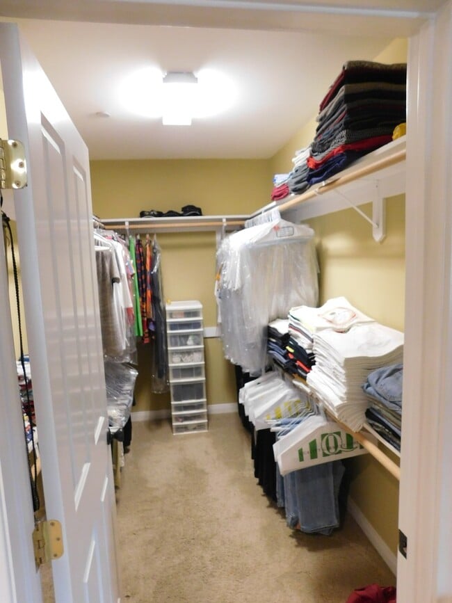 Building Photo - 1441 N Naomi St