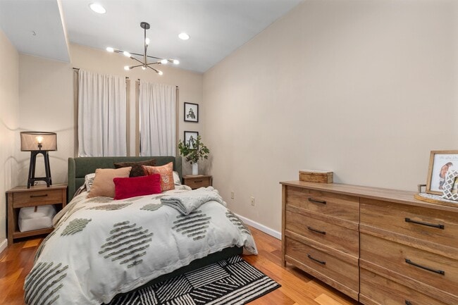 Building Photo - 447 Pavonia Ave