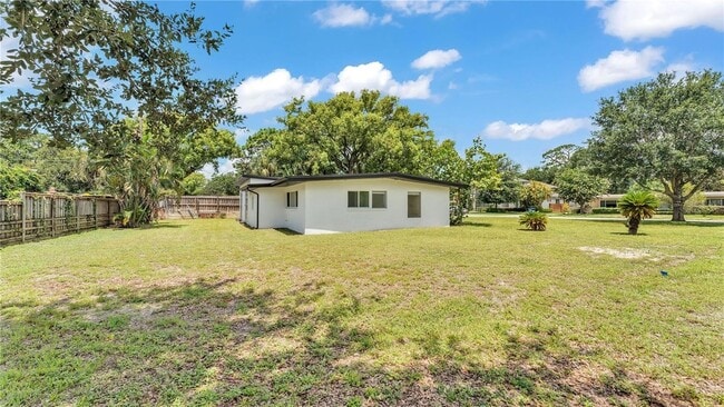 Building Photo - 2128 Sycamore Dr