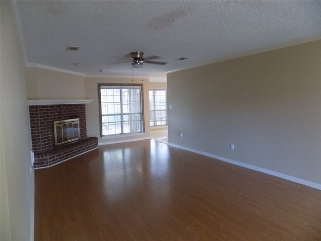 Building Photo - 22623 River Birch Dr