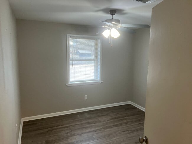 Building Photo - 3 Bed 2 Bath Home