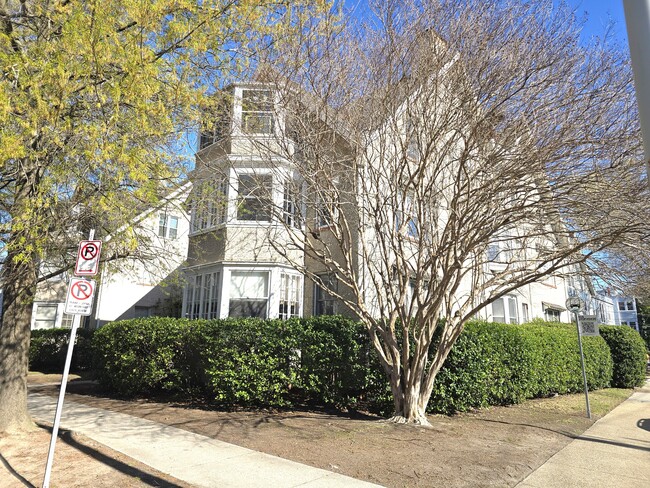 Building Photo - 800 Graydon Ave