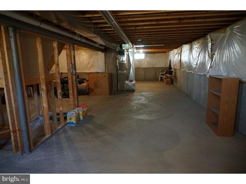 Building Photo - 5 W Minglewood Dr