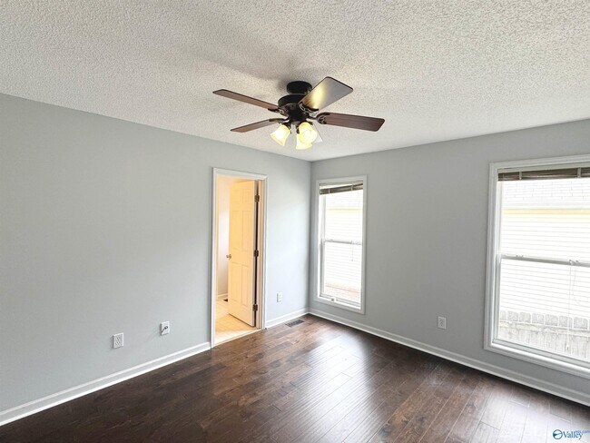 Building Photo - 183 Hollington Dr NE
