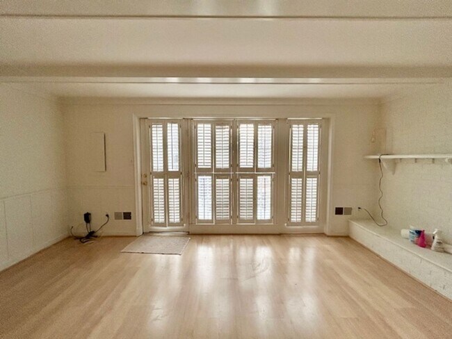 Building Photo - 10939 Wickshire Way