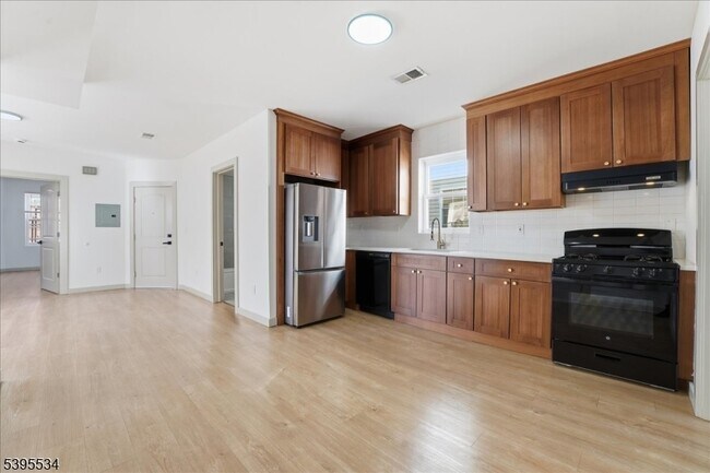 Primary Photo - 260 S 10th St