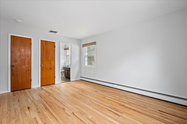 Building Photo - Croton On Hudon 4-Bedroom 2.5-Bathroom Home