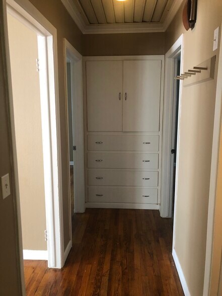 Building Photo - 1022 S Stanley St