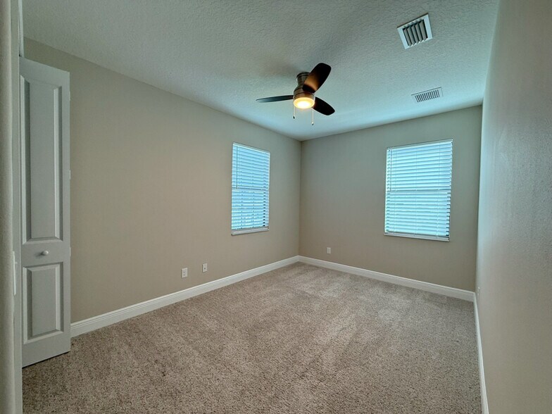 Building Photo - 2941 Casterton Dr