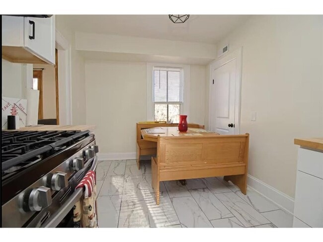 Building Photo - 1211 5th St NE