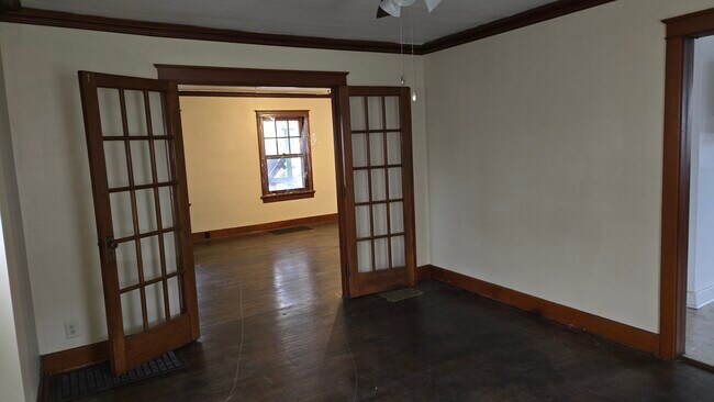Building Photo - 32 Gebhart St