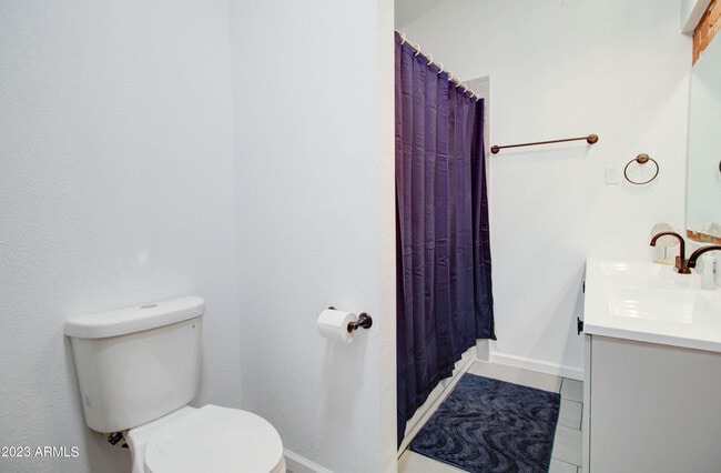 Building Photo - 258 S Sutherland St