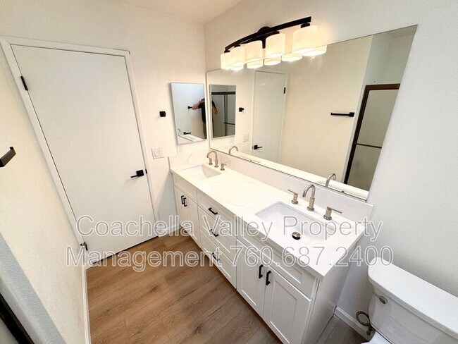 Building Photo - 41595 Navarre Ct
