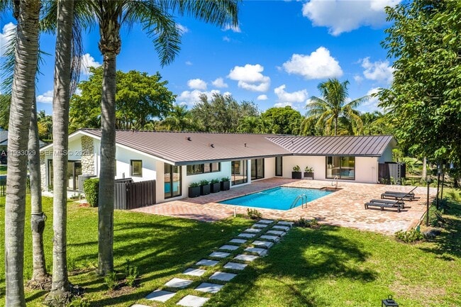 Building Photo - 10945 SW 75th Ct