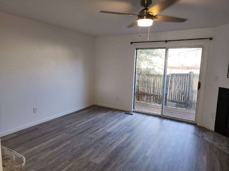 Building Photo - 2432 Lexington Village Ln