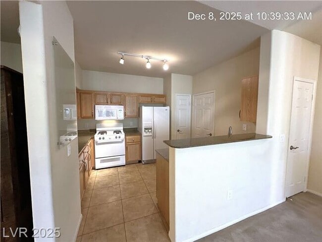 Building Photo - CONDO IN NORTHWEST GATED COMMUNITY