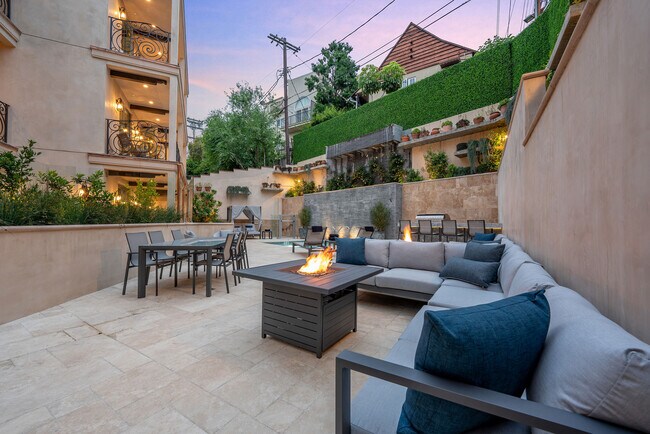 Building Photo - 1825 Pandora Ave