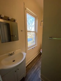 Building Photo - 402 E Market St