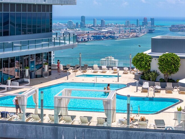 Building Photo - 1000 Brickell Plaza
