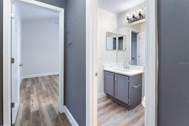 Building Photo - 943 Bakewell Ct