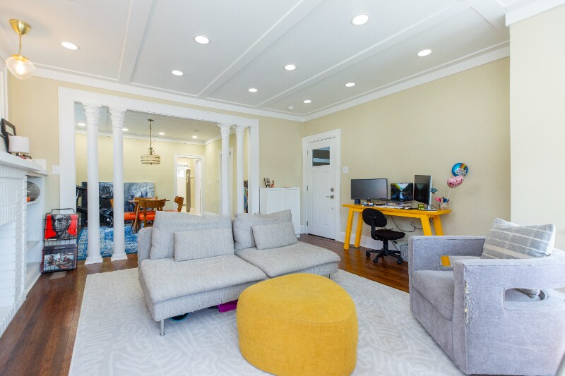 Building Photo - 108 S Notre Dame Ave