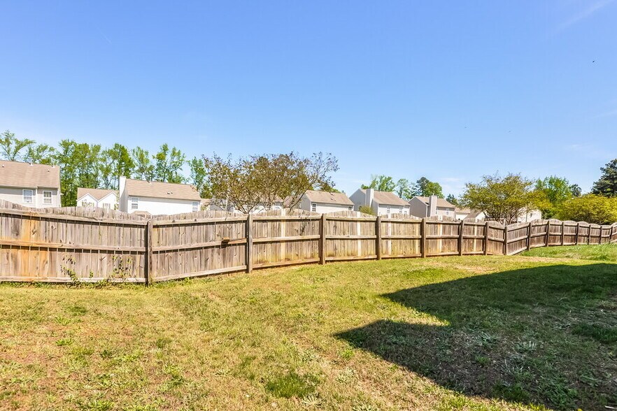 Building Photo - 3771 Burtons Barn St