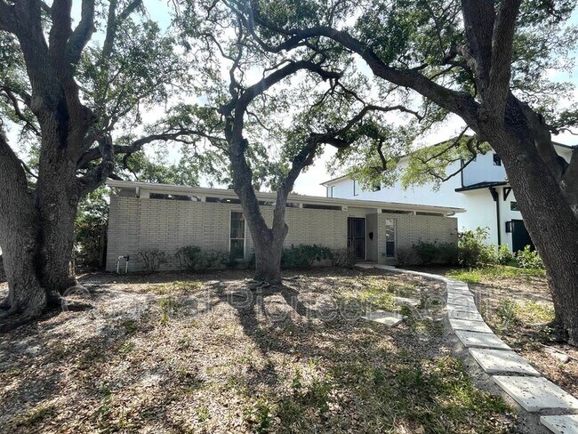 Building Photo - 3602 S Beach Dr