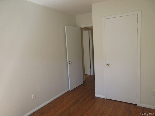 Building Photo - 108 Coolidge St