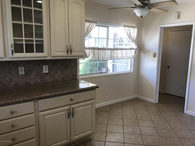 Building Photo - 840 E Florence Ave