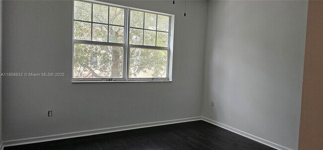 Building Photo - 5800 W Sample Rd