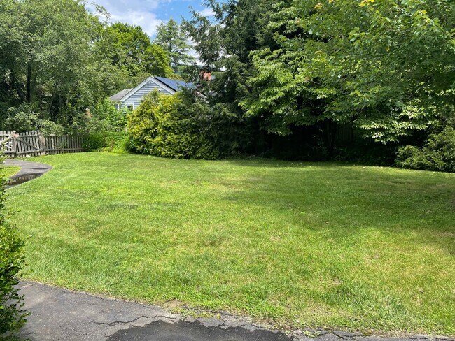 Building Photo - Furnished Colonial Cape rental in centrall...